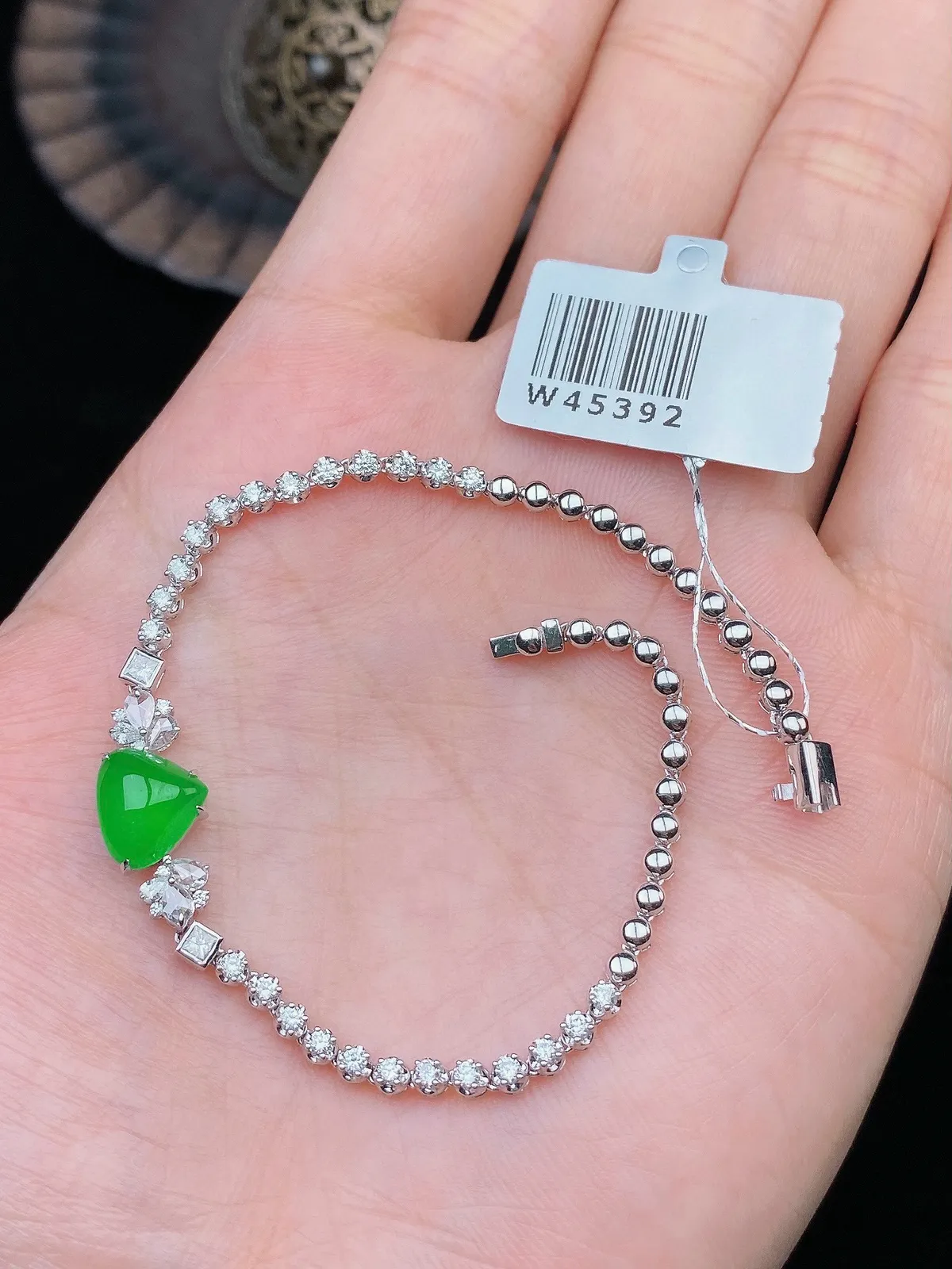 【冰种满绿心形镶嵌手链】质地细腻，饱满圆润，光泽闪耀，流行款，18K金钻搭配，裸石尺寸7.8*8.8*3.8毫米，总长170