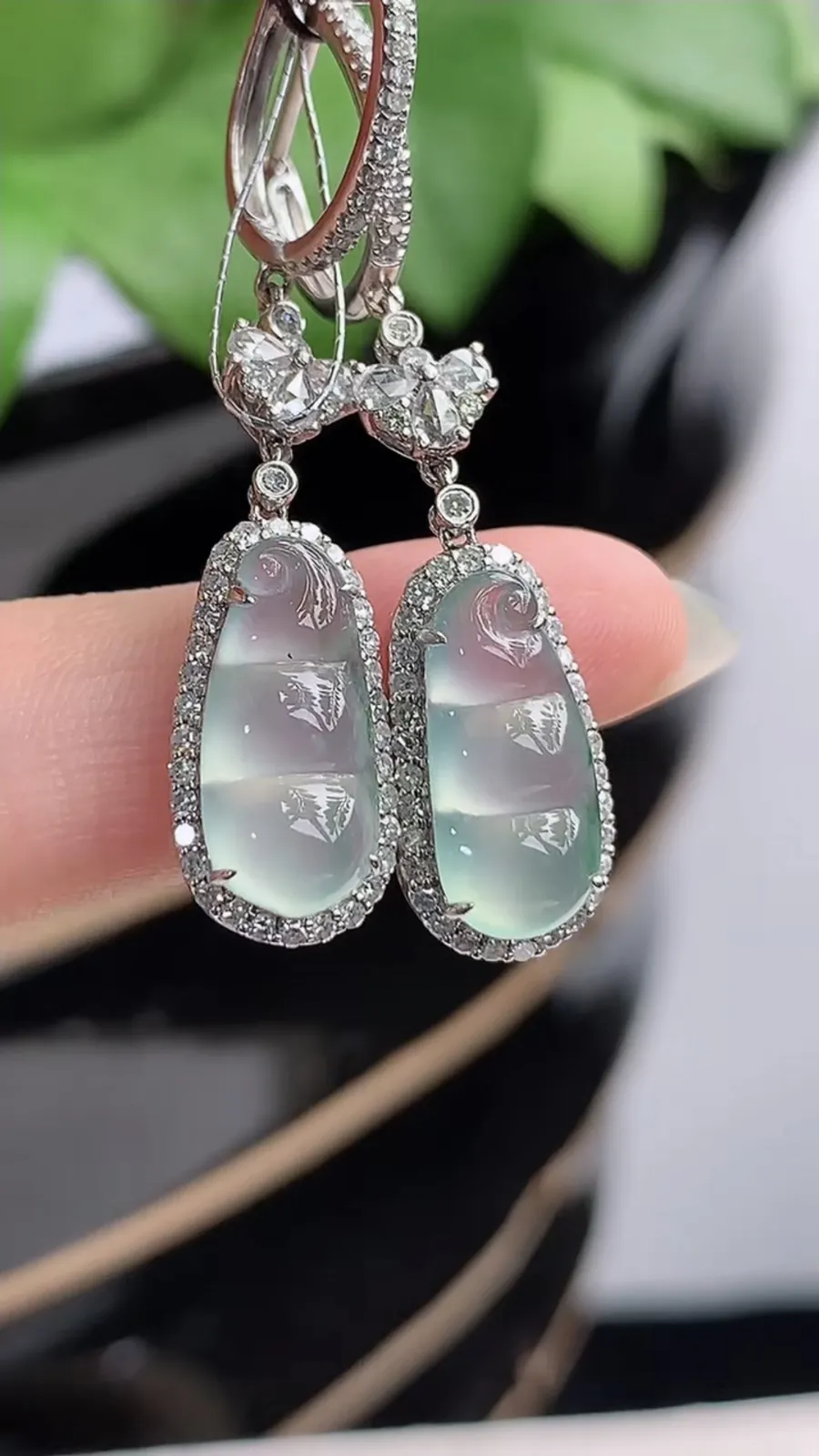 a货翡翠冰种18K金伴钻镶嵌飘花四季豆福豆平安豆耳坠 尺寸14.3×6.5×7mm 重量5.18g 