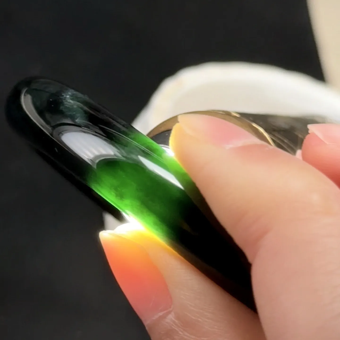 精品墨翠贵妃圈手镯 种好色正 黑度极好 打灯通透