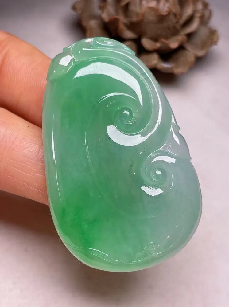 冰糯种满色【如意】吊坠，种水好，玉质细腻 ，卖相好.