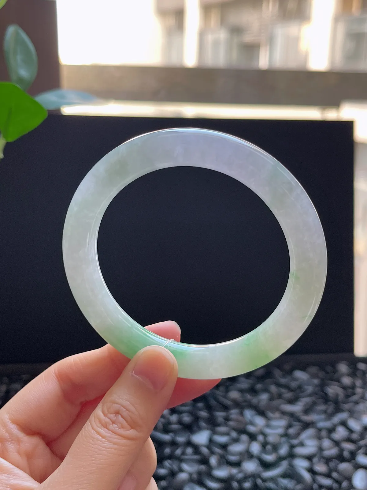 圆镯57圈口，翡翠冰糯种飘绿带紫手镯