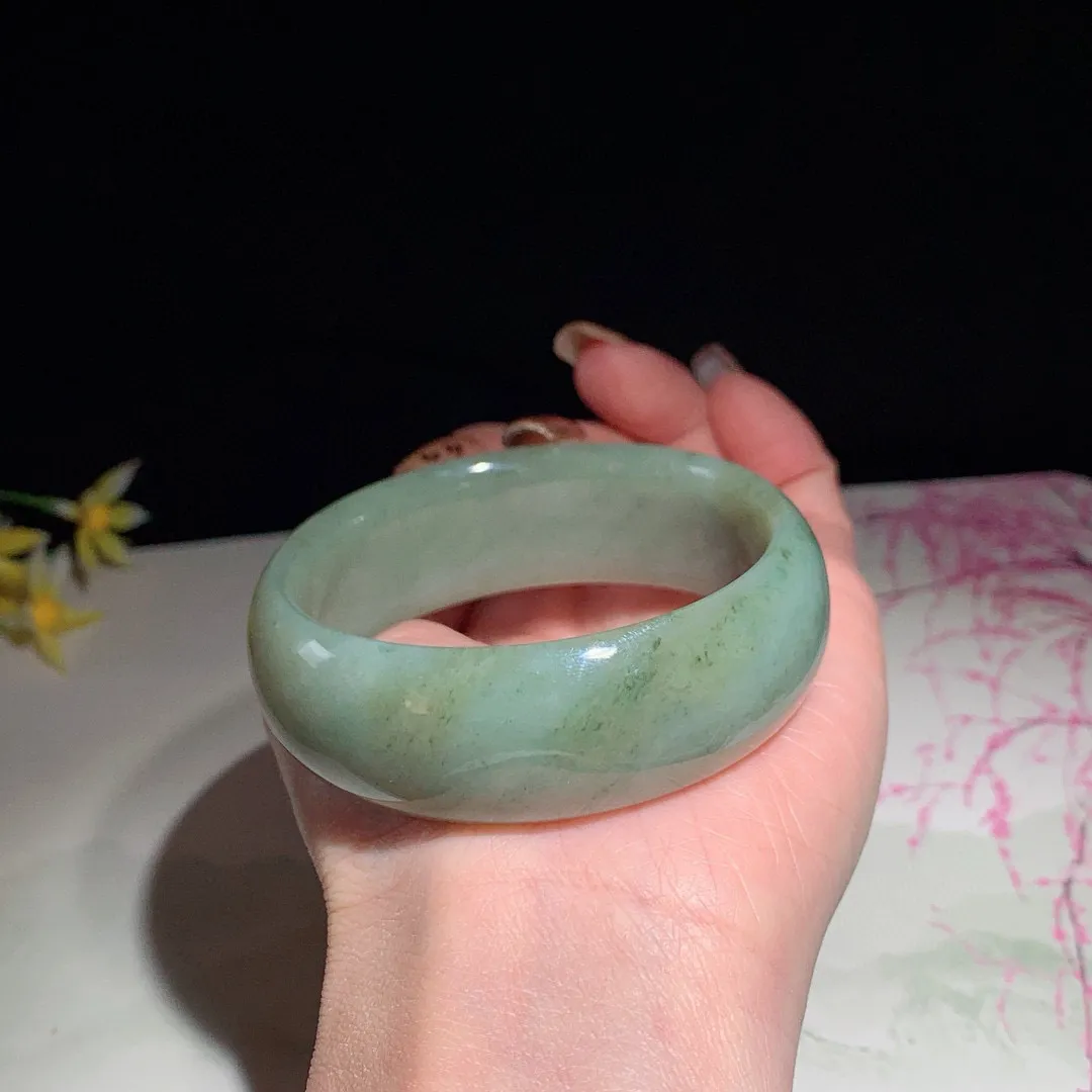 少见宽版，和田玉56圈口翠青手镯！圈口56宽21玉质细腻油润 底色纯净 无裂无黑 脂粉好，品质高