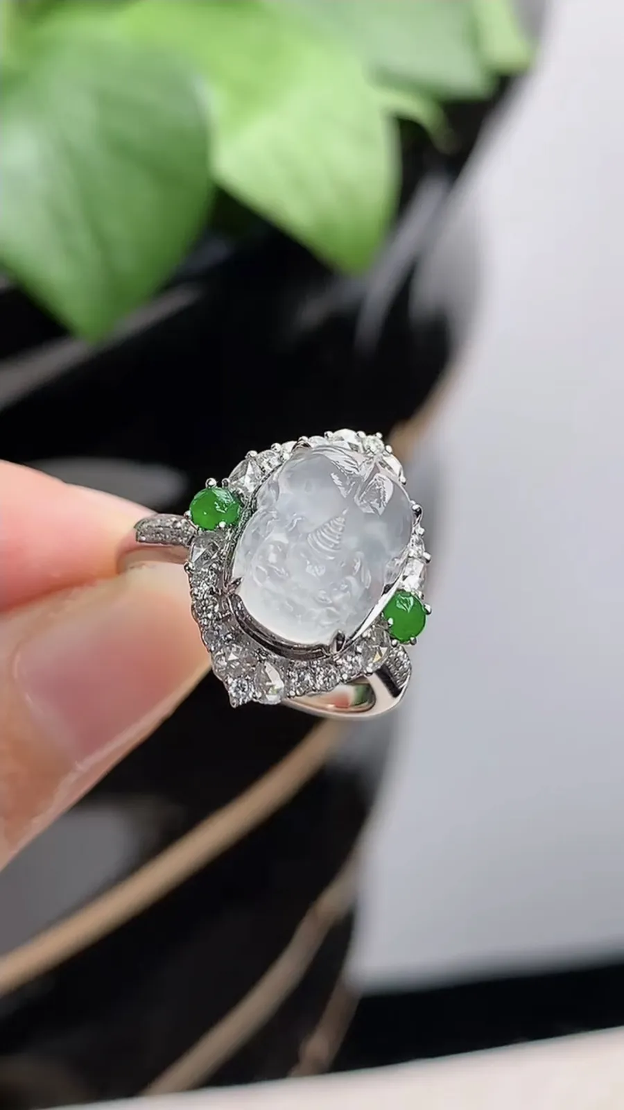 a货翡翠冰种18K金伴钻镶嵌白月光招财貔貅戒指 圈口17.4裸石尺寸11.3×8.5mm 重量4.28g 1211