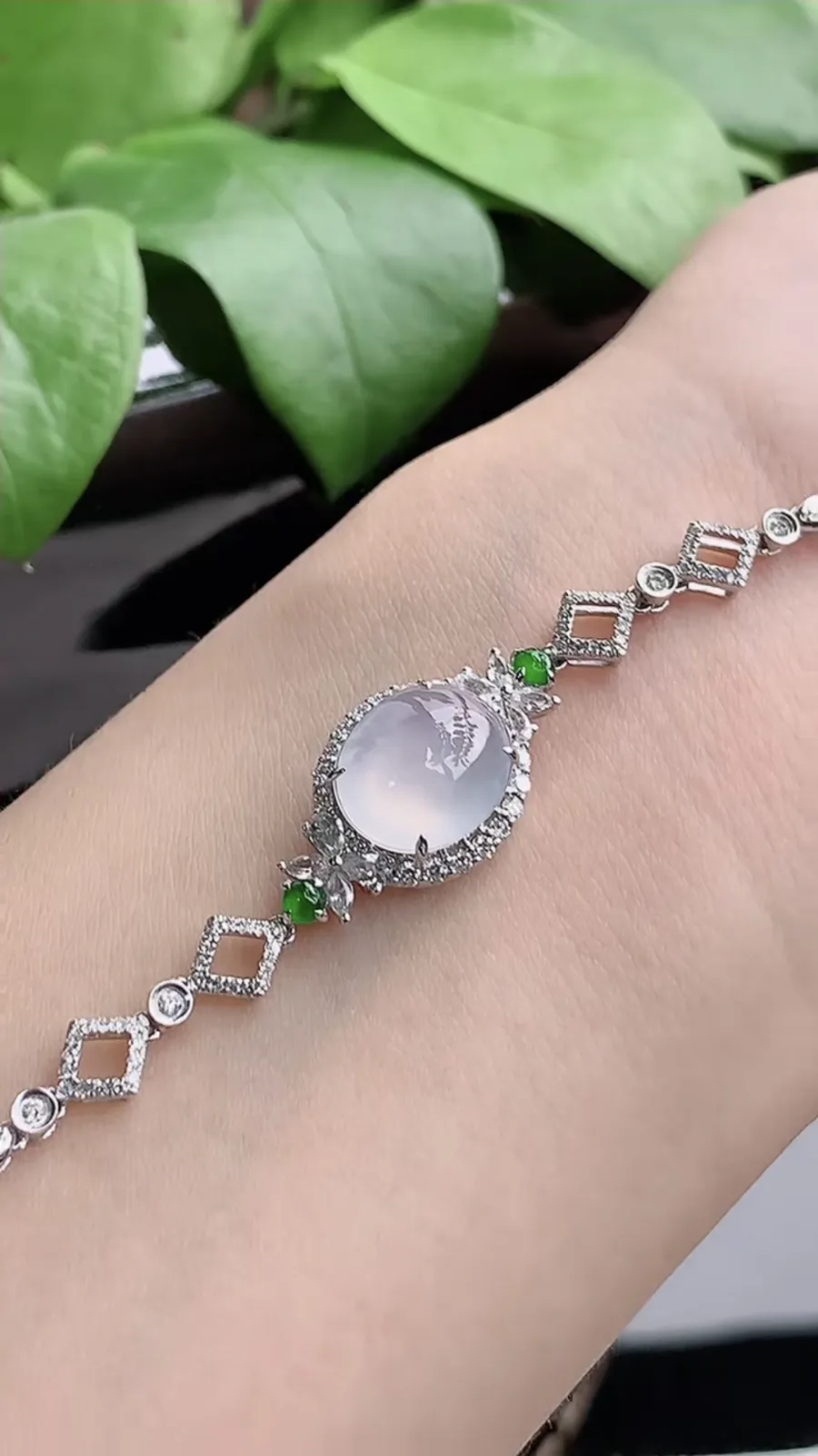 a货翡翠冰种18K金伴钻镶嵌白月光蛋面手链 尺寸11.3×9.5×8.2mm 重量8.40g 1210