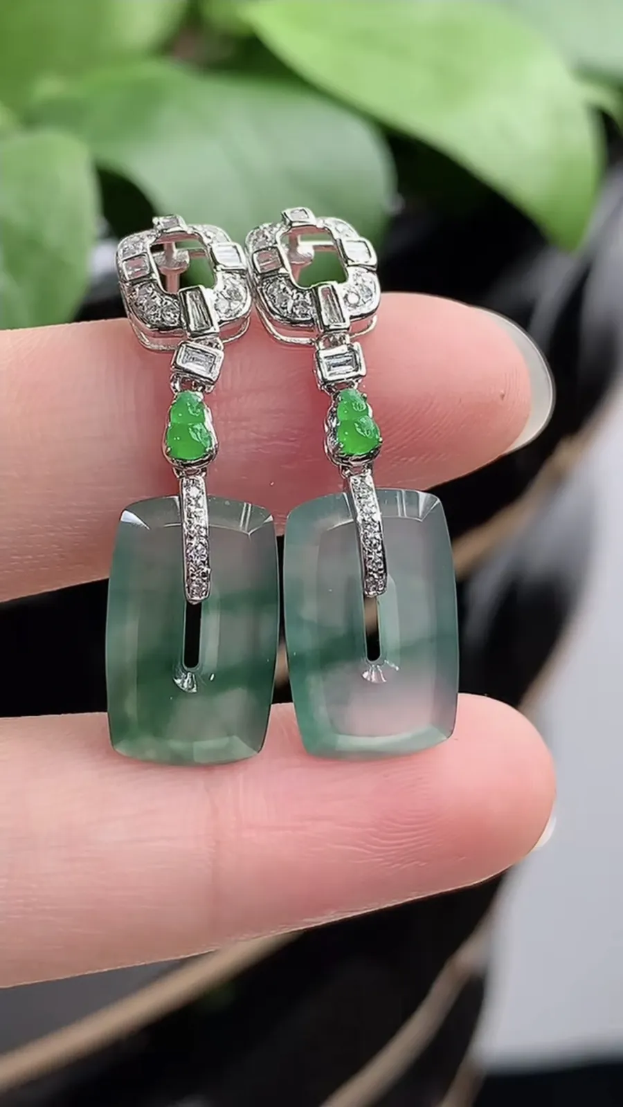 a货翡翠冰种18K金伴钻镶嵌飘花平安环耳坠 尺寸15×9.6×2mm 重量3.43g 1210