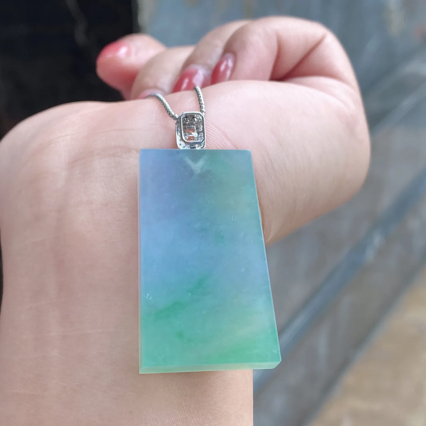 冰糯种春带彩无事牌吊坠 尺寸47.8-22-6.3毫米