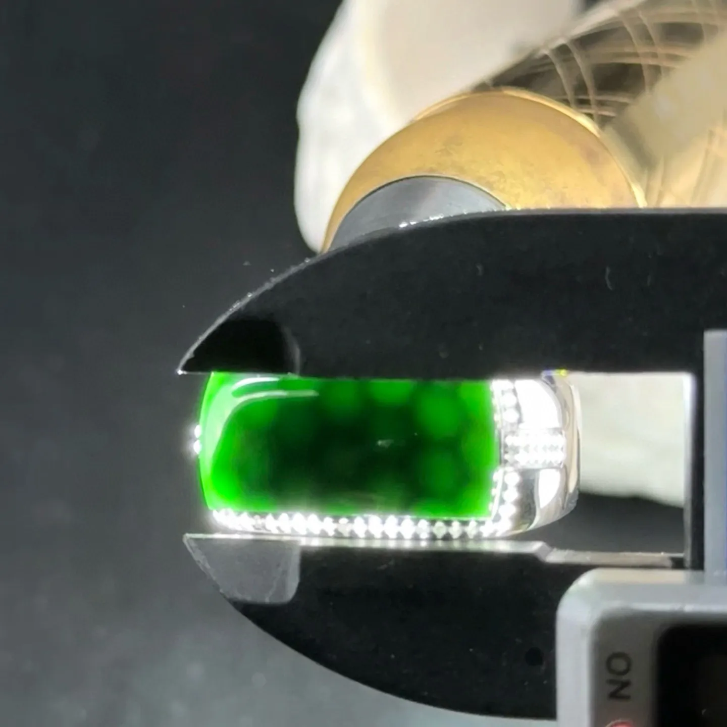 精品18k墨翠豪镶男戒 种好色正 黑度极好 打灯通透 油性十足 尺寸18.5