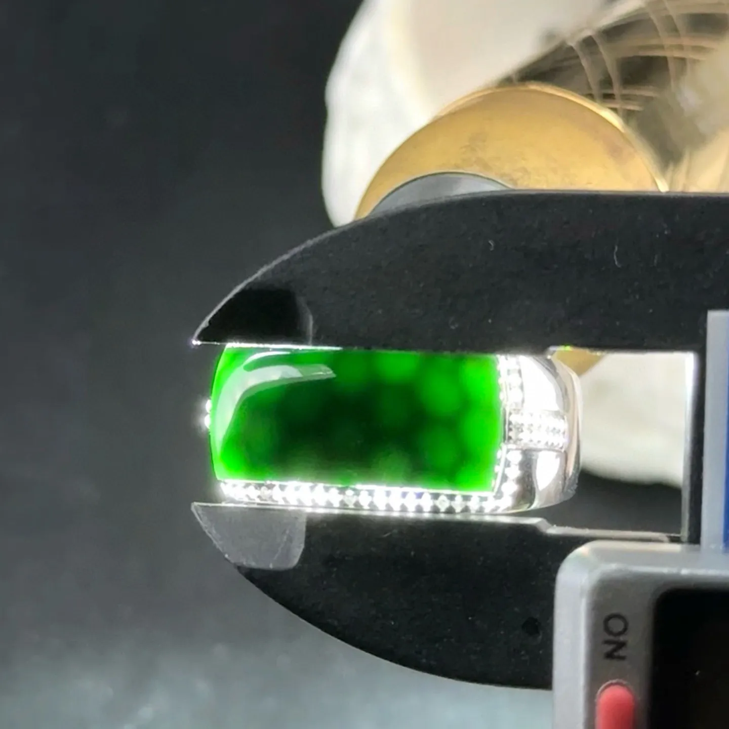 精品18k墨翠豪镶男戒 种好色正 黑度极好 打灯通透 油性十足 尺寸18.5