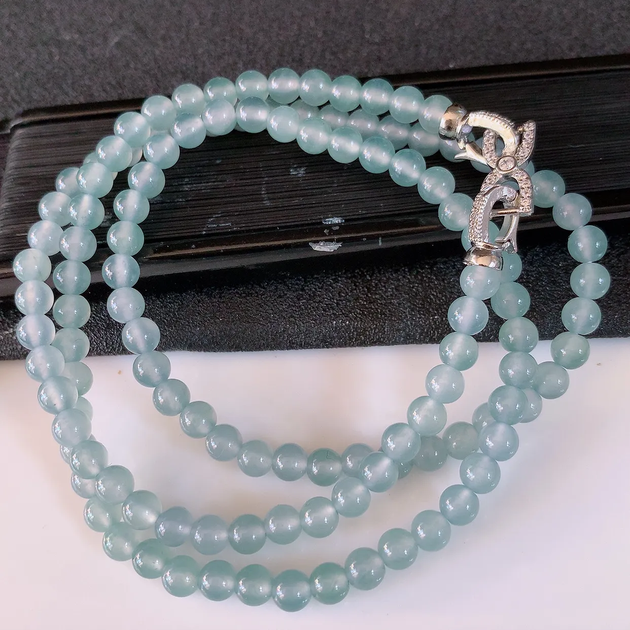 自然光实拍，冰种翡翠圆珠项链  翡翠珠链 （装饰扣）玉质细腻  冰清玉润  颜色漂亮  #001.1取一尺寸4.8mm