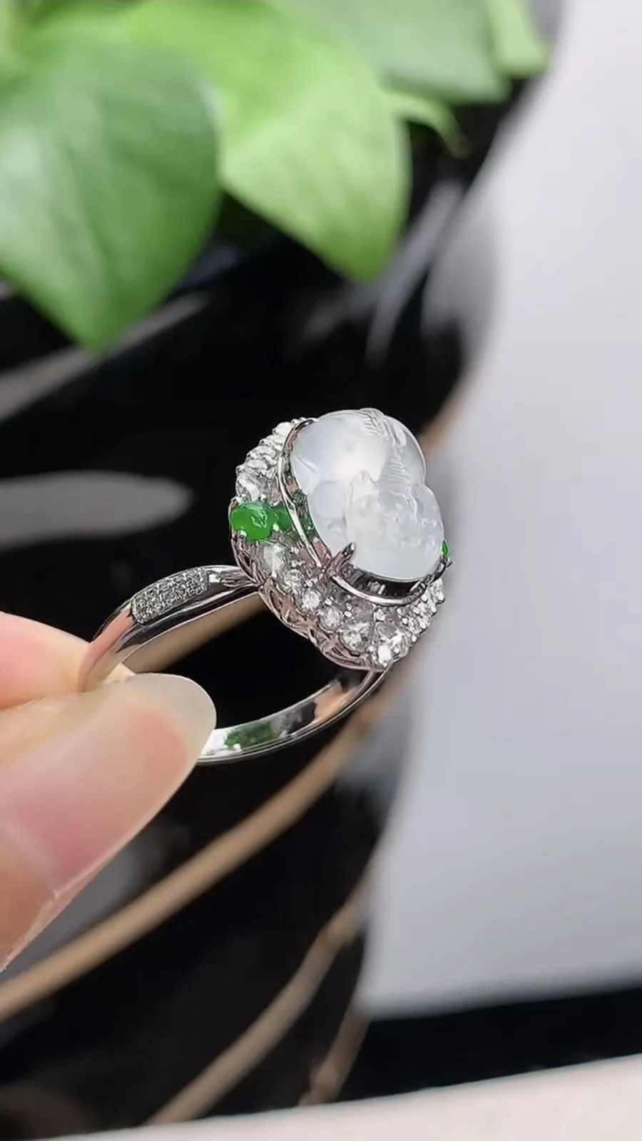 a货翡翠冰种18K金伴钻镶嵌白月光招财貔貅戒指 圈口17.4裸石尺寸11.3×8.5mm 重量4.28g 1211
