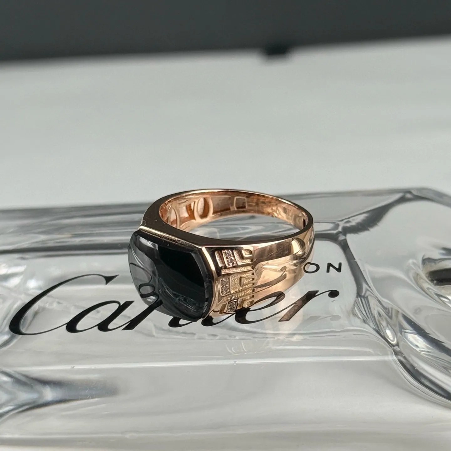 精品18k玫瑰金墨翠马鞍戒指 种好色正 黑度极好 打灯通透 油性十足 尺寸13.5