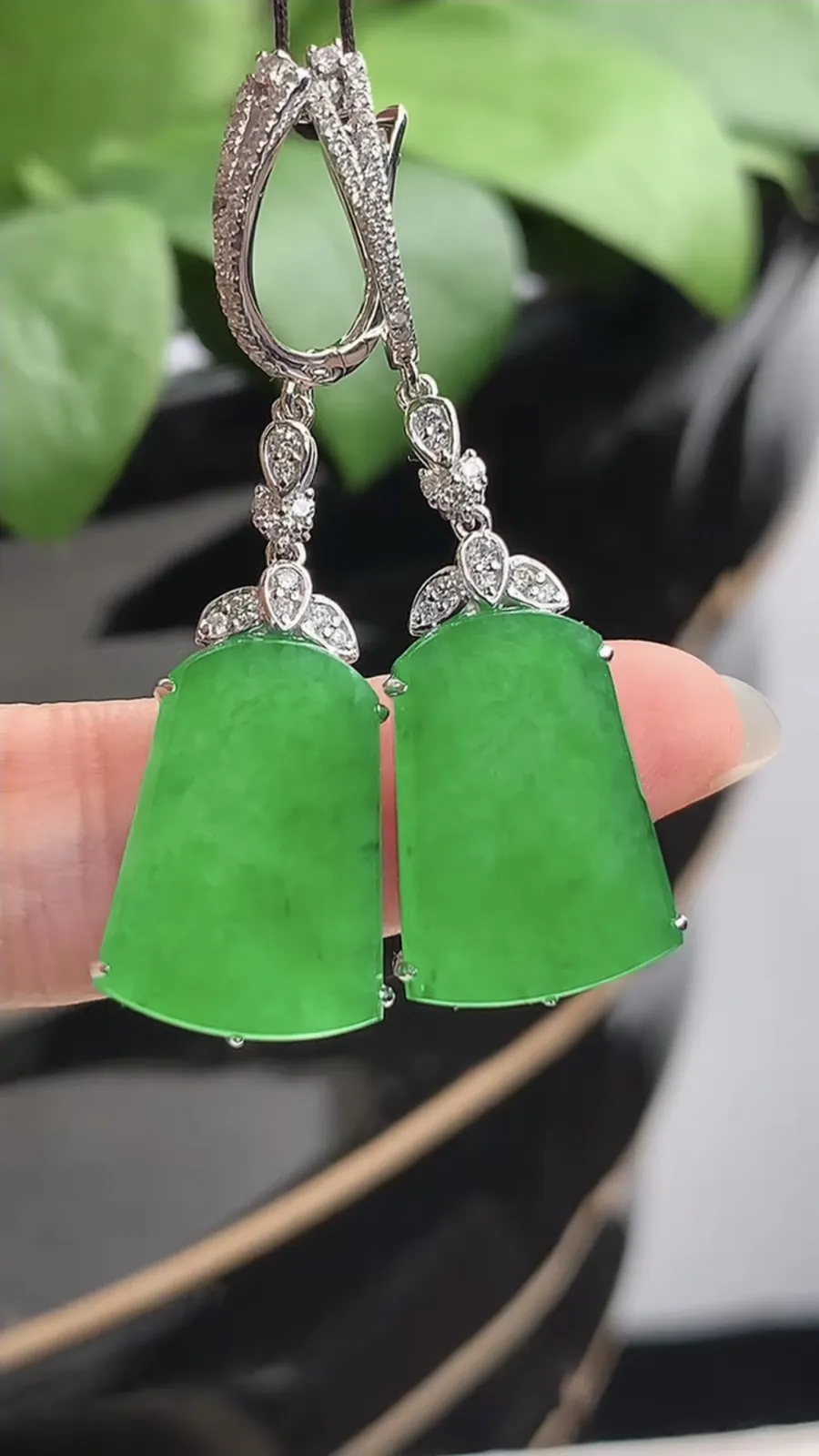 a货翡翠冰种18K金伴钻镶嵌阳绿无事牌耳坠 尺寸17×11.8×4mm 重量6.45g 1210