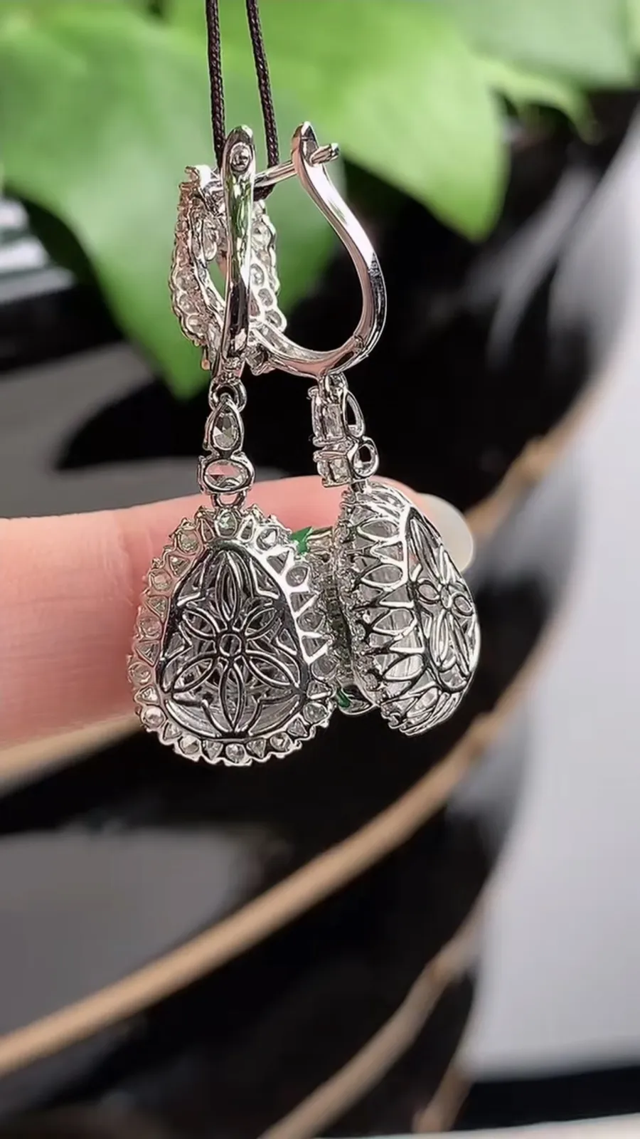 a货翡翠冰种18K金伴钻镶嵌阳绿葫芦耳坠 尺寸10.5×7.5×8.4mm 重量5.23g 1212