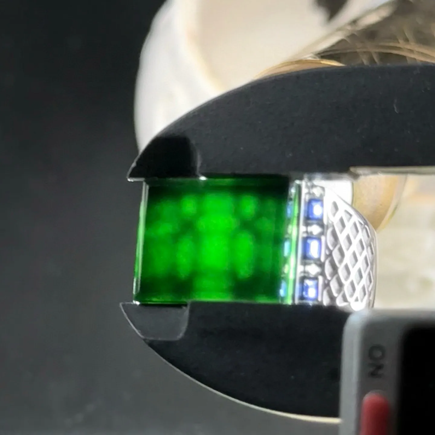 精品18k墨翠男戒 种好色正 黑度极好 打灯通透 油性十足 尺寸14.5