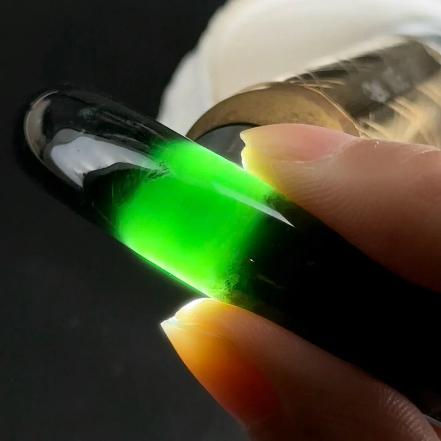 精品墨翠正圈手镯 种好色正 黑度极好 打灯通透 油性十足