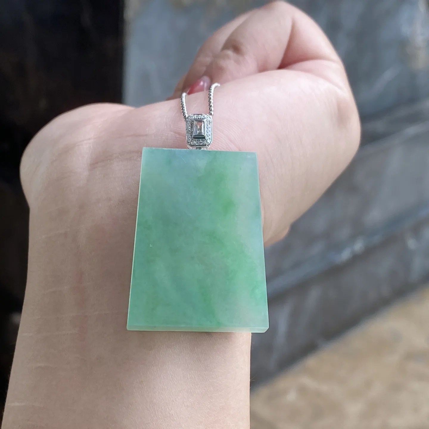 冰糯种翠绿无事牌吊坠 尺寸43.9-25.3-6.4毫米