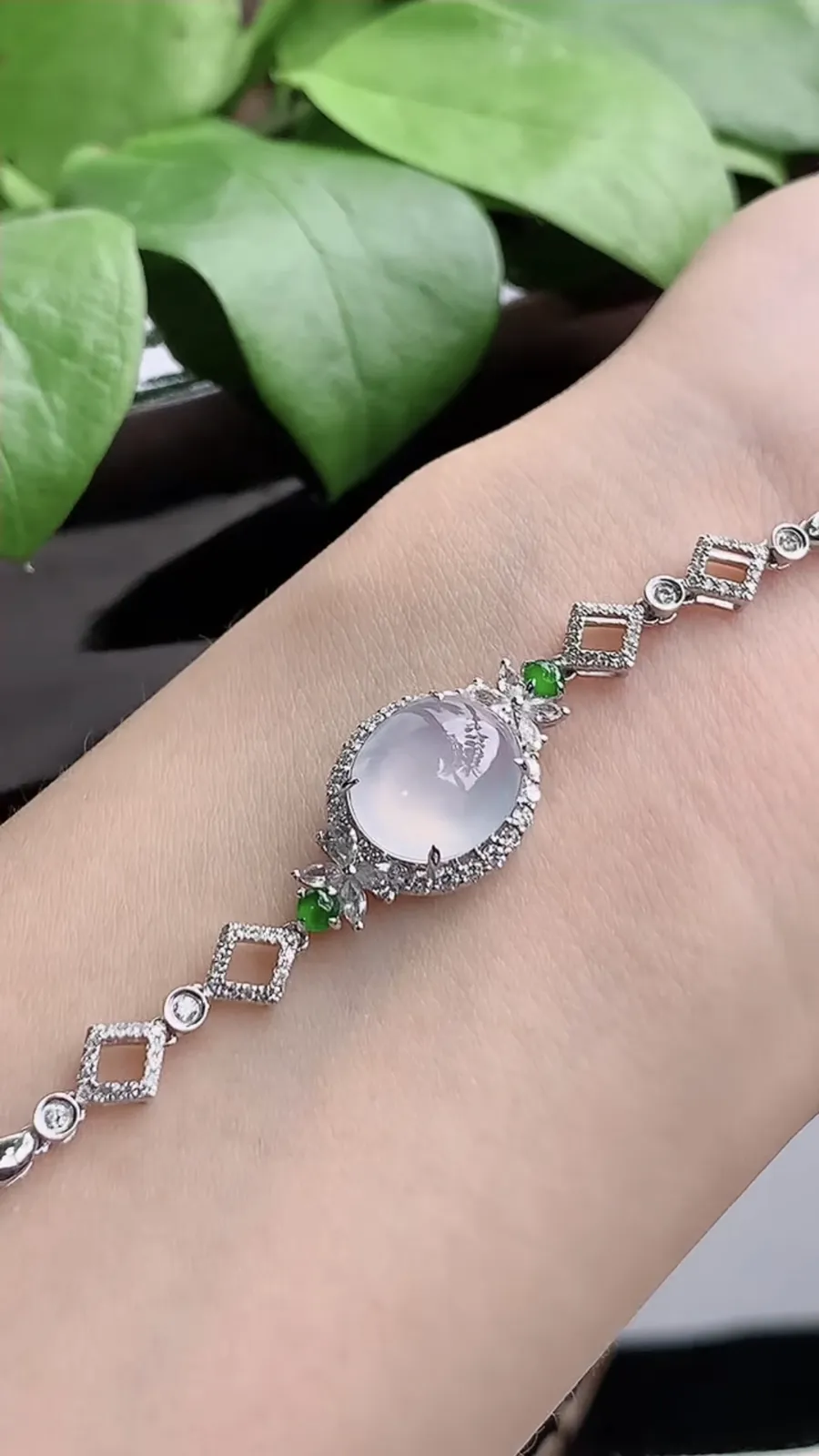 a货翡翠冰种18K金伴钻镶嵌白月光蛋面手链 尺寸11.3×9.5×8.2mm 重量8.40g 1210