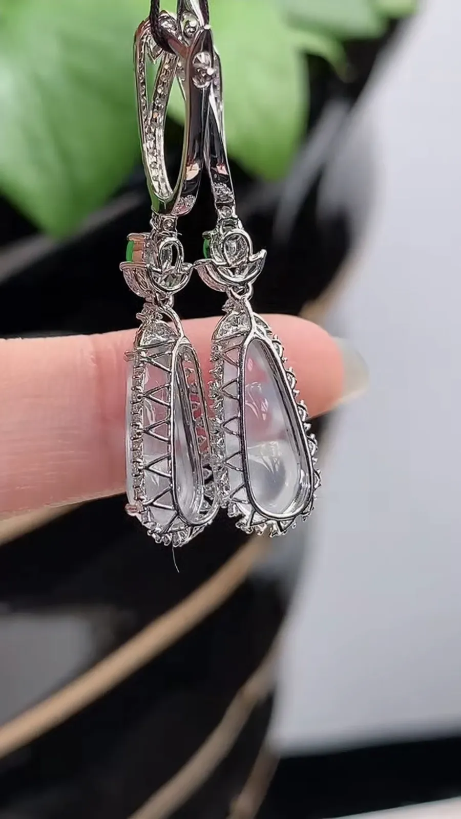 a货翡翠玻璃种18K金伴钻镶嵌白月光四季豆福豆平安豆耳坠 尺寸13.4×5.7×5.8mm 重量3.56g 1211