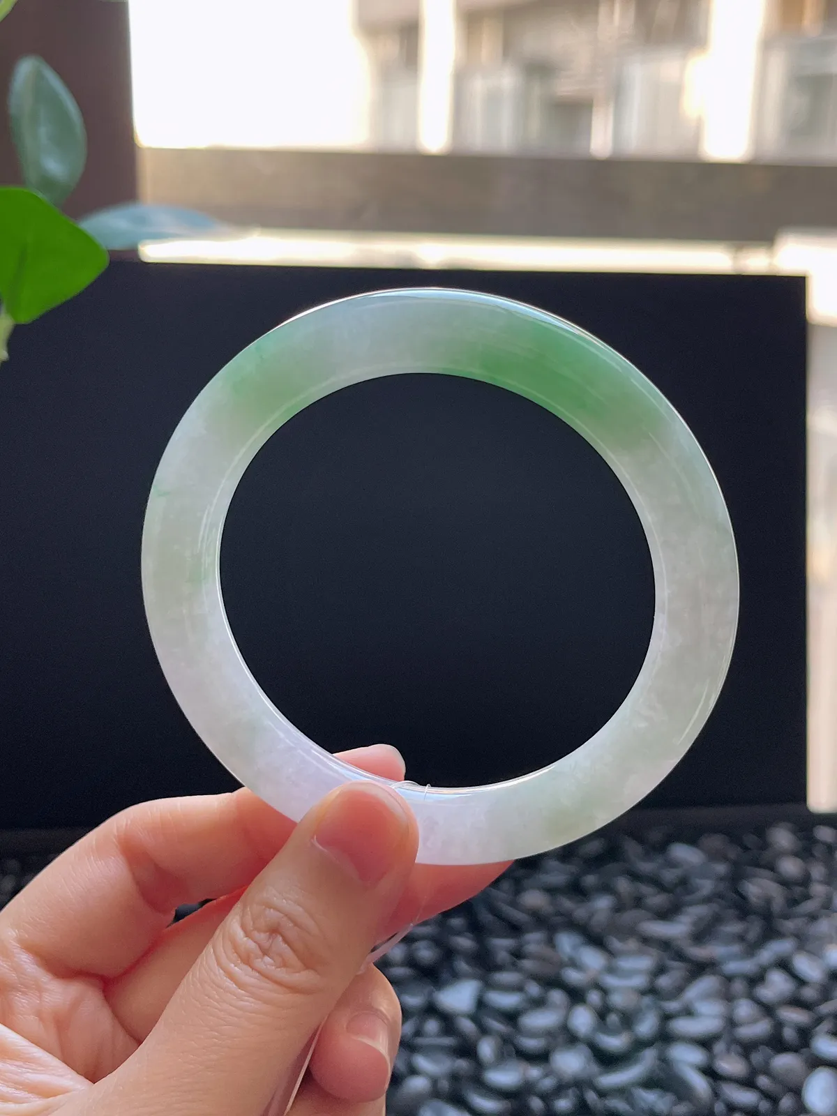 圆镯57圈口，翡翠冰糯种飘绿带紫手镯