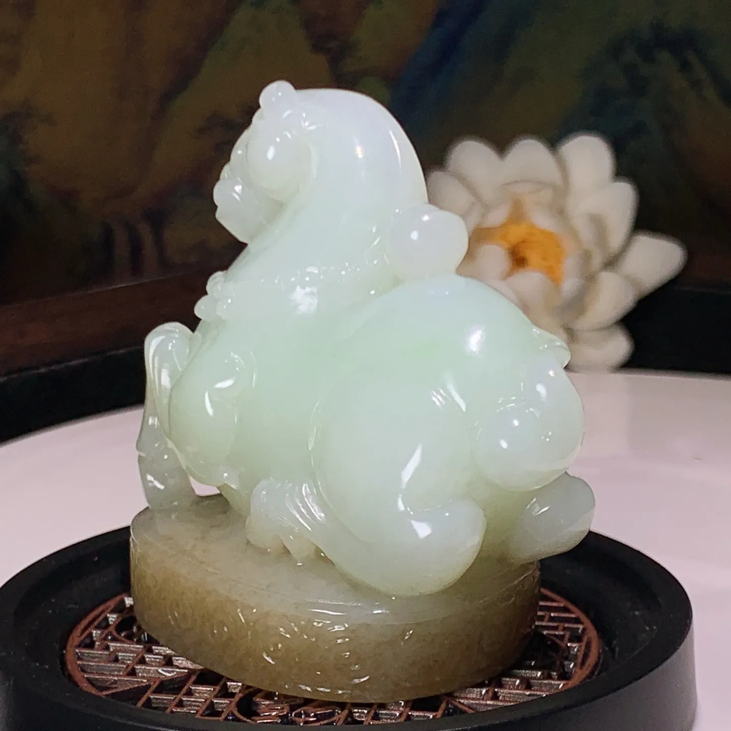 新疆和田玉且末糖翠青马上有钱马摆件 尺寸60/38/59重163.5克。玉质细腻油润。手推出油。佩戴高端大气 lt251216