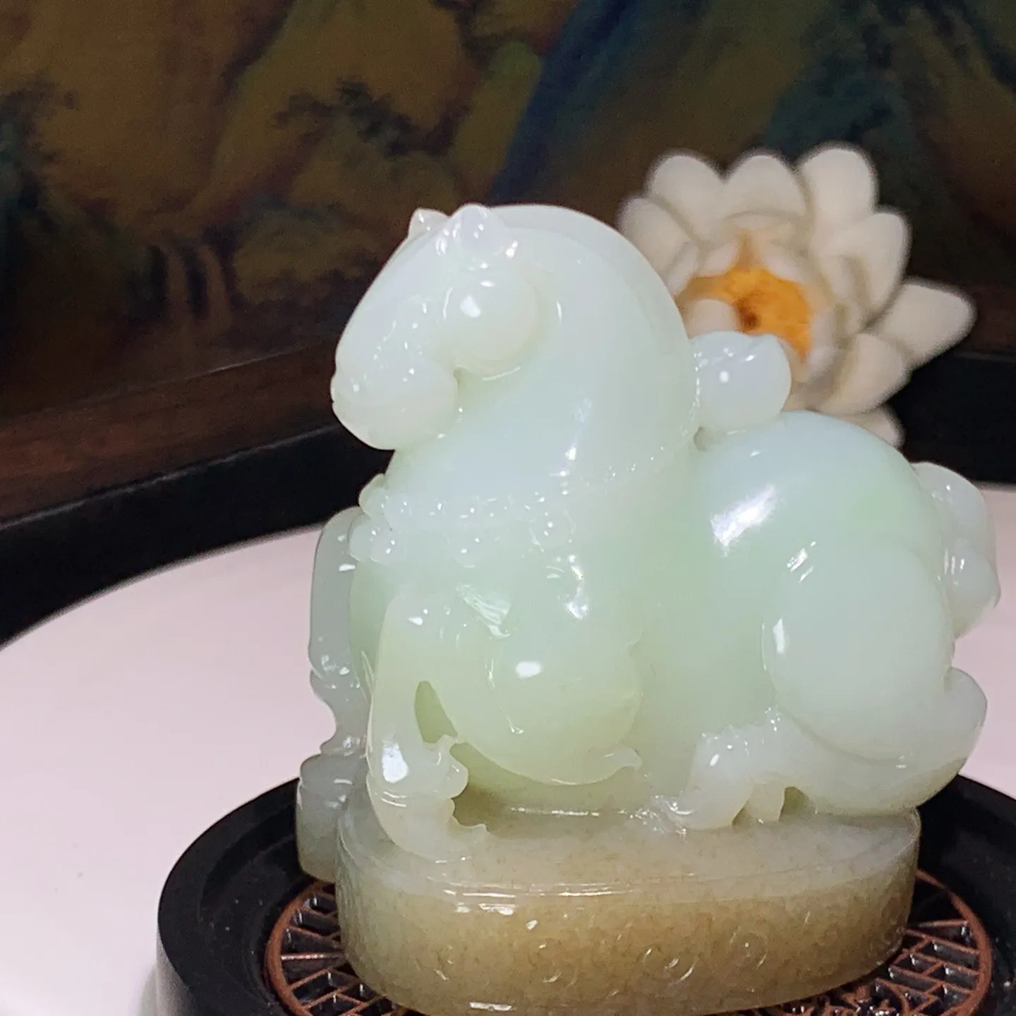 新疆和田玉且末糖翠青马上有钱马摆件 尺寸60/38/59重163.5克。玉质细腻油润。手推出油。佩戴高端大气 lt251216