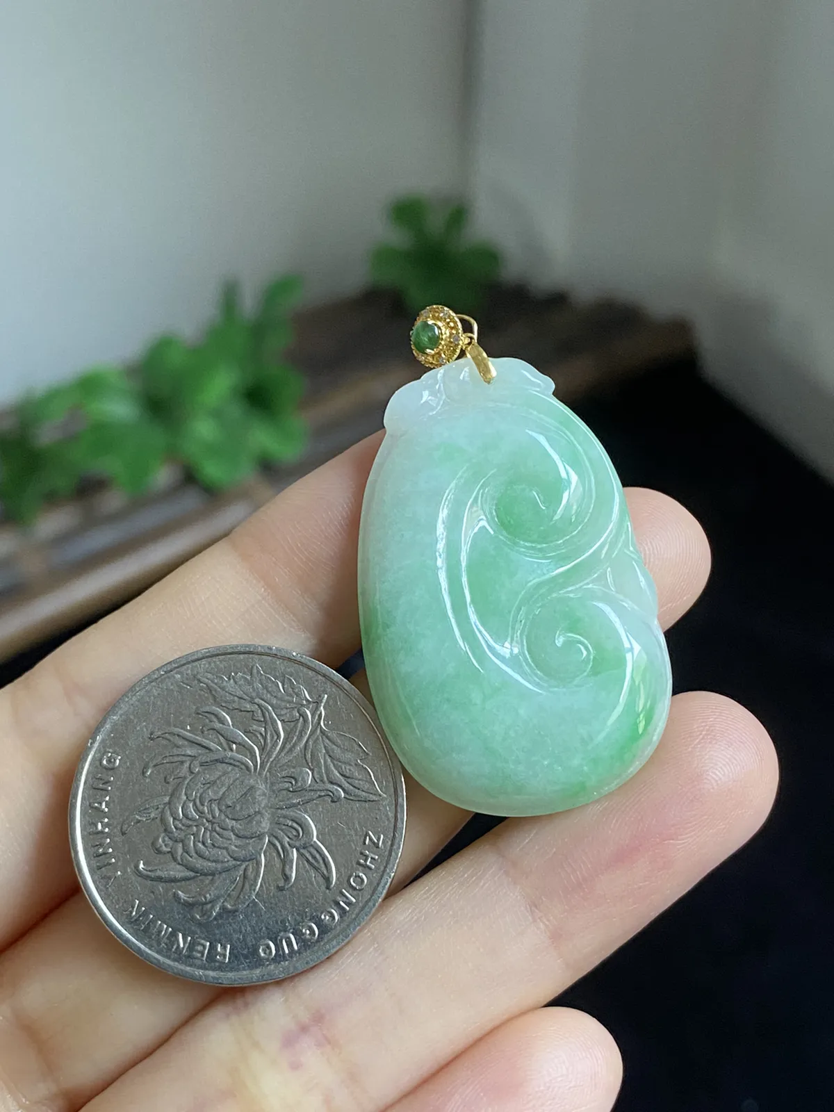 翡翠如意，18k金扣头