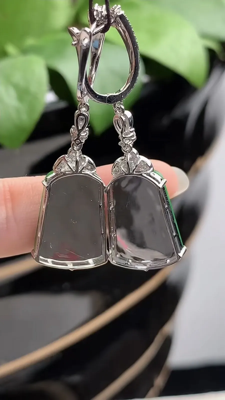 a货翡翠冰种18K金伴钻镶嵌阳绿无事牌耳坠 尺寸17×11.8×4mm 重量6.45g 1210