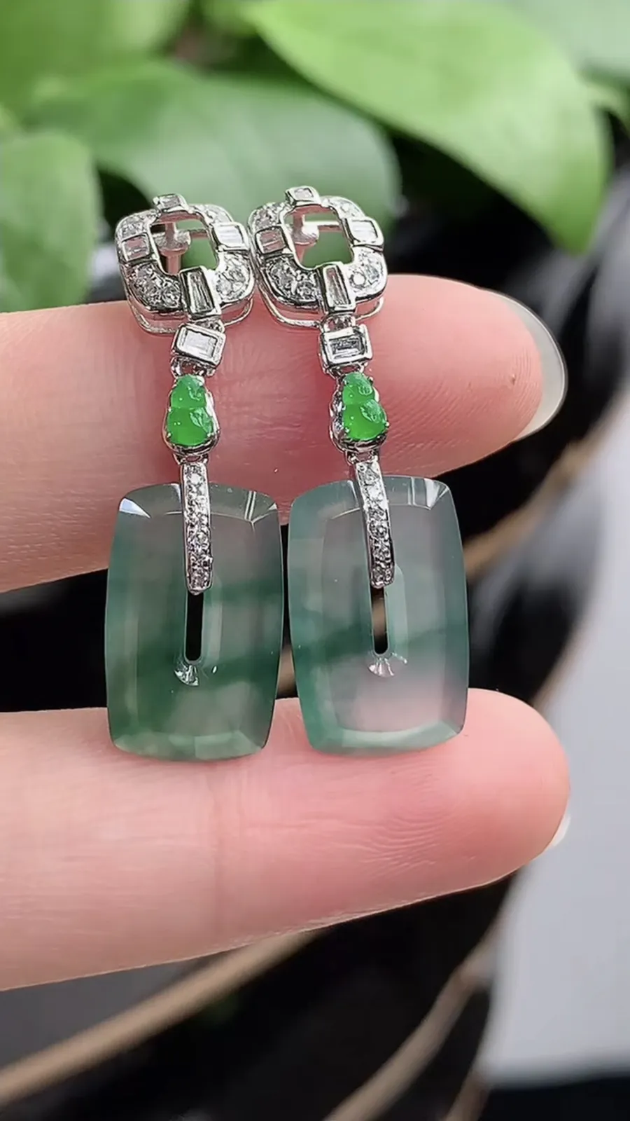 a货翡翠冰种18K金伴钻镶嵌飘花平安环耳坠 尺寸15×9.6×2mm 重量3.43g 1210