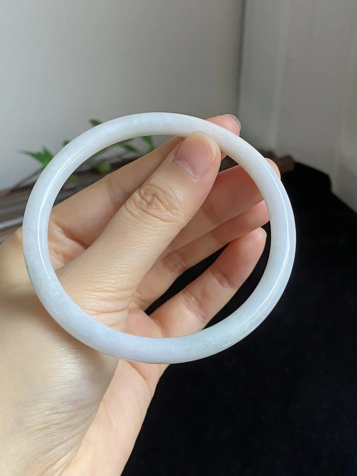 圆镯60.6圈口，翡翠手镯