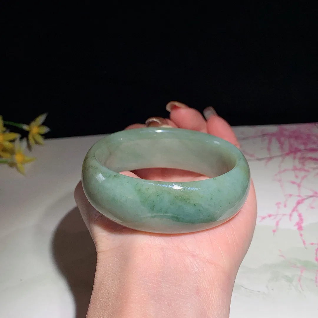 少见宽版，和田玉56圈口翠青手镯！圈口56宽21玉质细腻油润 底色纯净 无裂无黑 脂粉好，品质高