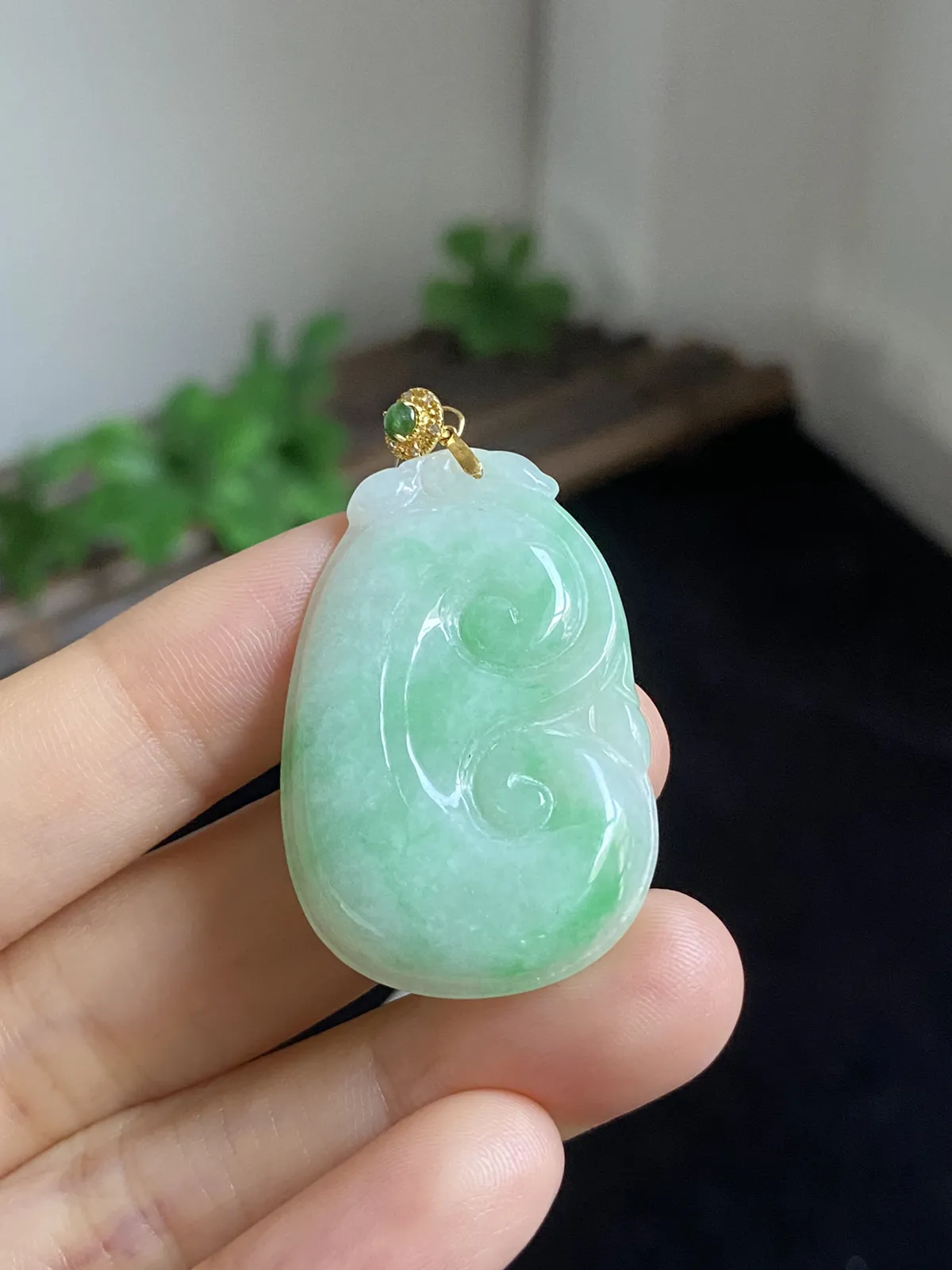 翡翠如意，18k金扣头