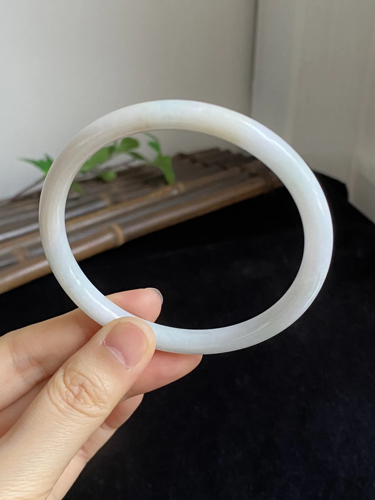 圆镯60.6圈口，翡翠手镯