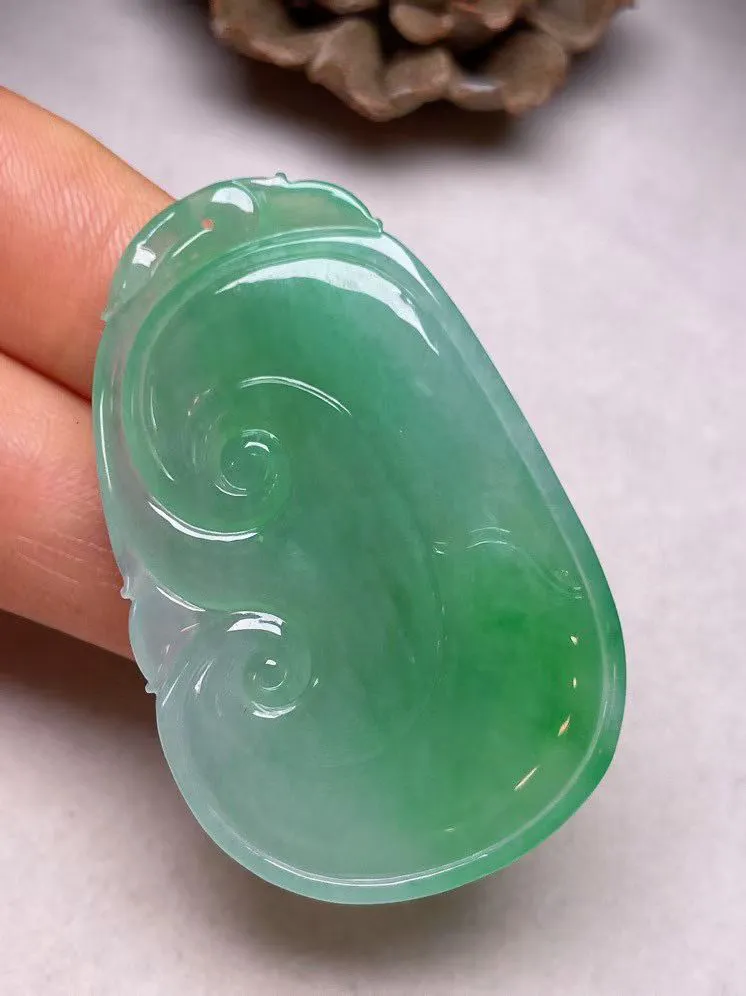 冰糯种满色【如意】吊坠，种水好，玉质细腻 ，卖相好.