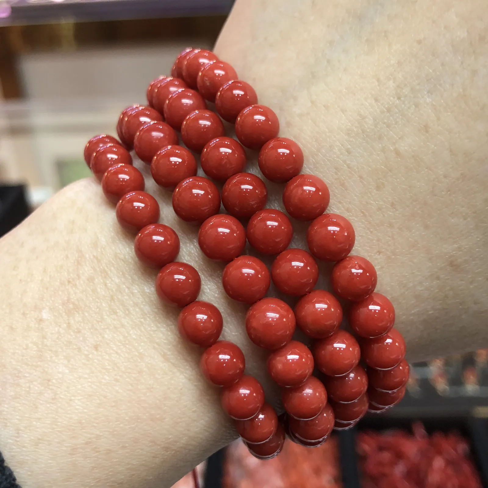 【天然深红珊瑚7mm圆珠108大佛珠串】项链手链两用款！传承精品！意大利产地，沙丁材料，深红颜色，珠子直径7-6.3mm左右！108粒加佛头弟子珠共120粒，可作念佛珠串，每料珠子均为天然珊瑚，珊瑚自古就为佛教珍宝，大师，高僧的喜爱之物！可加持，可守护！深海千年有机宝石，重量为48.55克！