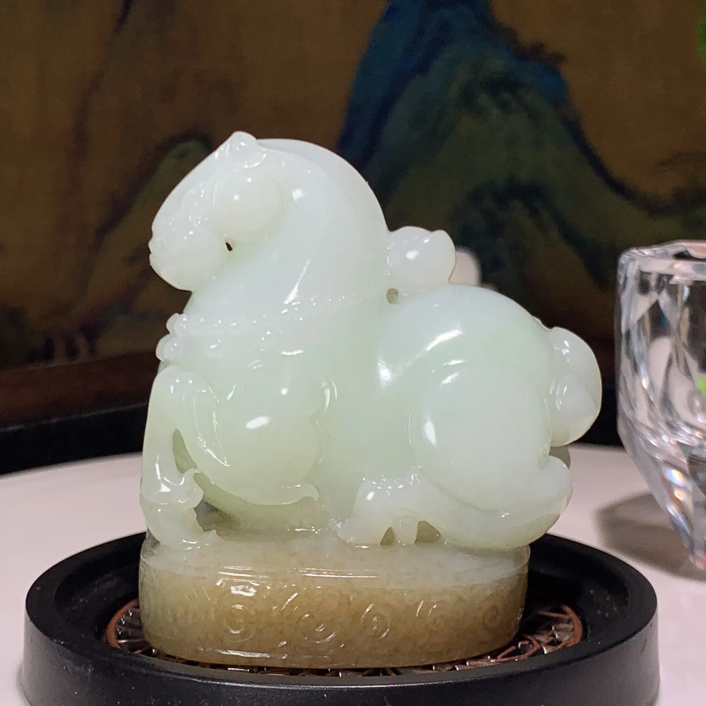 新疆和田玉且末糖翠青马上有钱马摆件 尺寸60/38/59重163.5克。玉质细腻油润。手推出油。佩戴高端大气 lt251216