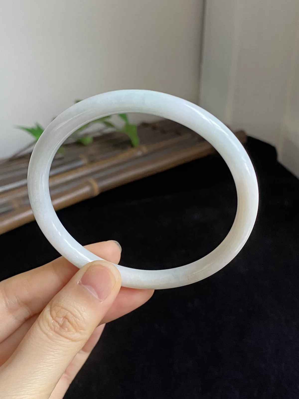 圆镯60.6圈口，翡翠手镯