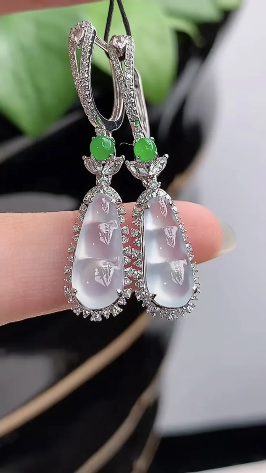 a货翡翠玻璃种18K金伴钻镶嵌白月光四季豆福豆平安豆耳坠 尺寸13.4×5.7×5.8mm 重量3.56g 1211