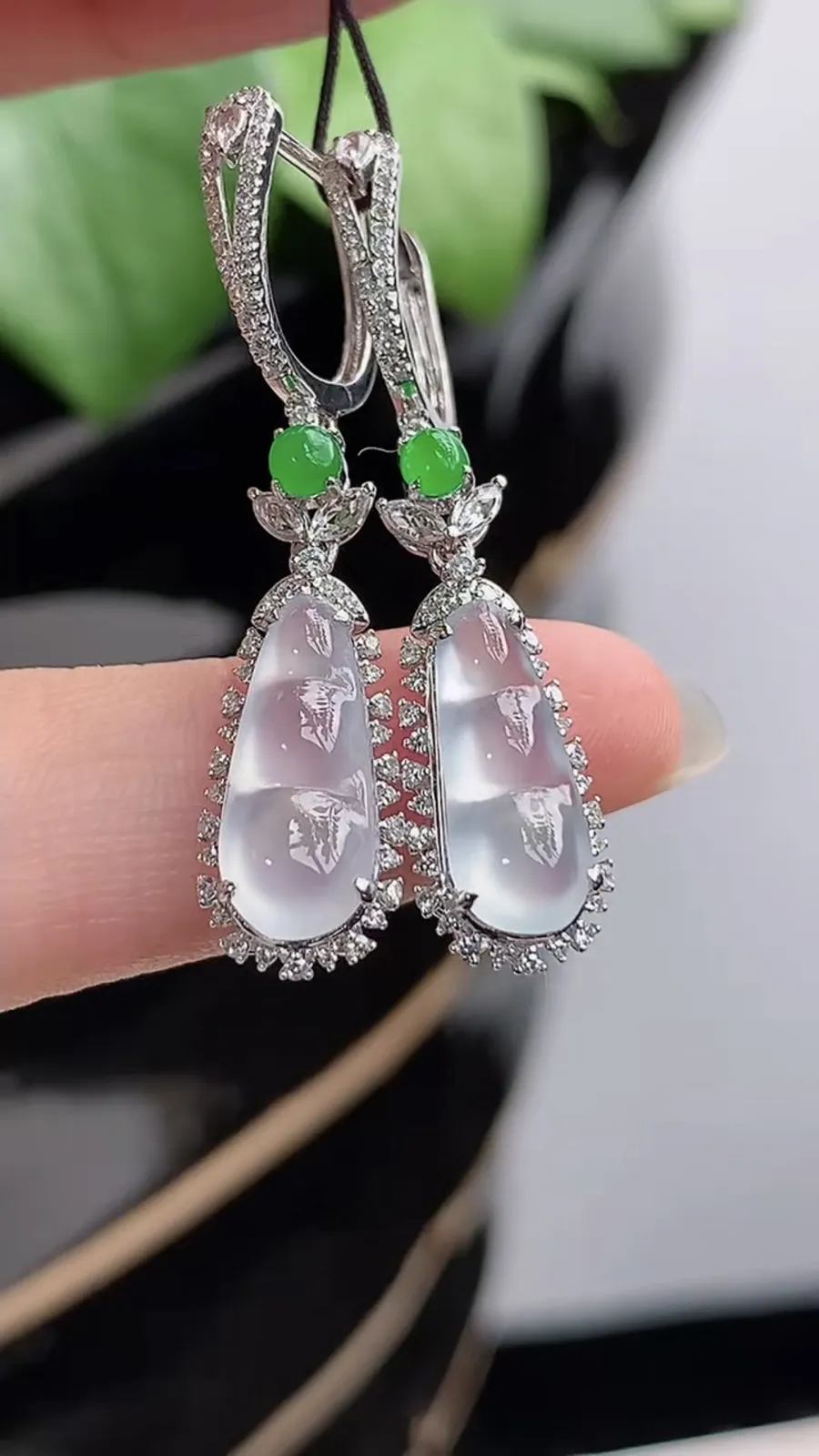 a货翡翠玻璃种18K金伴钻镶嵌白月光四季豆福豆平安豆耳坠 尺寸13.4×5.7×5.8mm 重量3.56g 1211