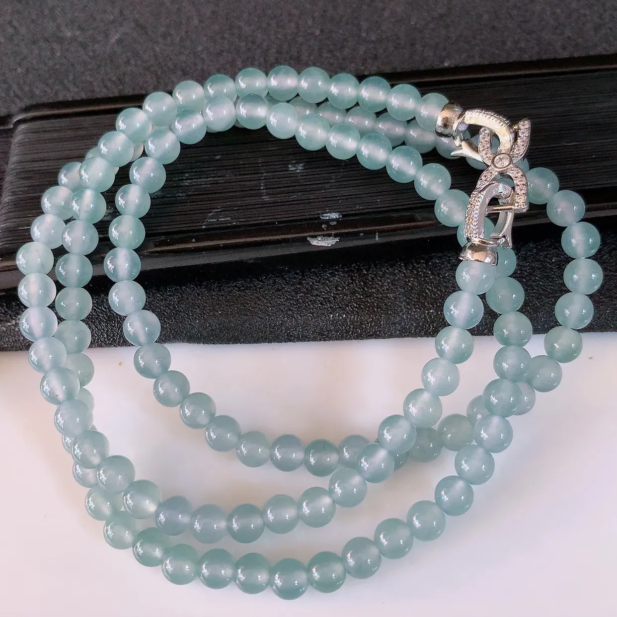 自然光实拍，冰种翡翠圆珠项链  翡翠珠链 （装饰扣）玉质细腻  冰清玉润  颜色漂亮  #001.1取一尺寸4.8mm