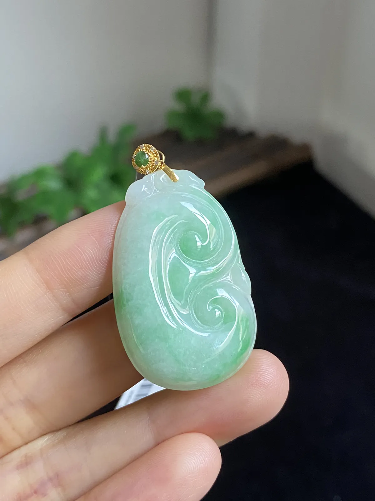 翡翠如意，18k金扣头