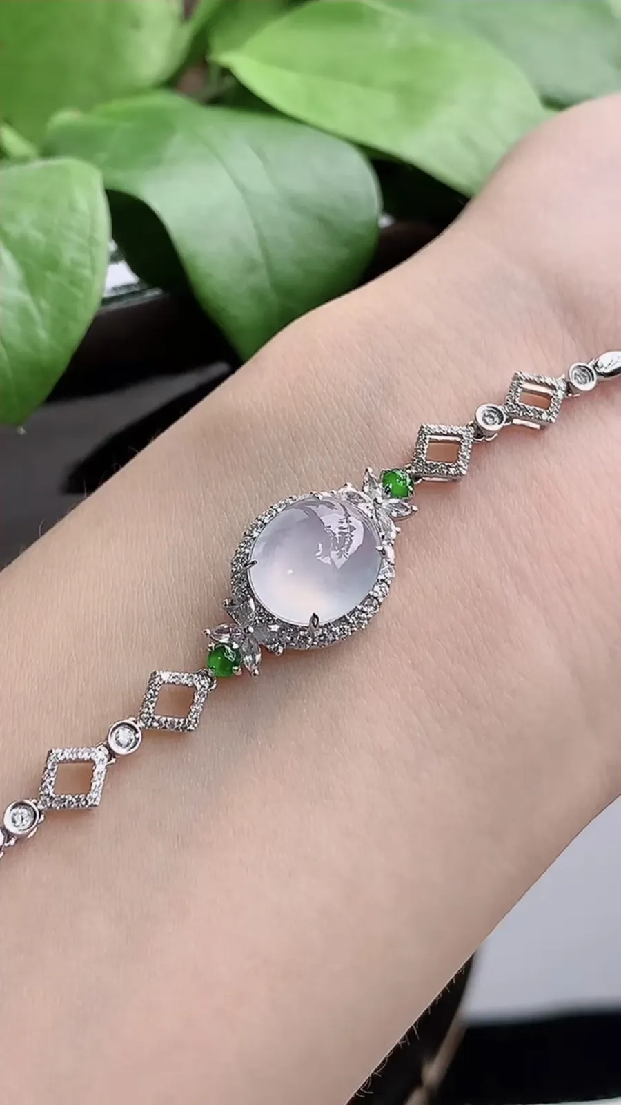 a货翡翠冰种18K金伴钻镶嵌白月光蛋面手链 尺寸11.3×9.5×8.2mm 重量8.40g 1210