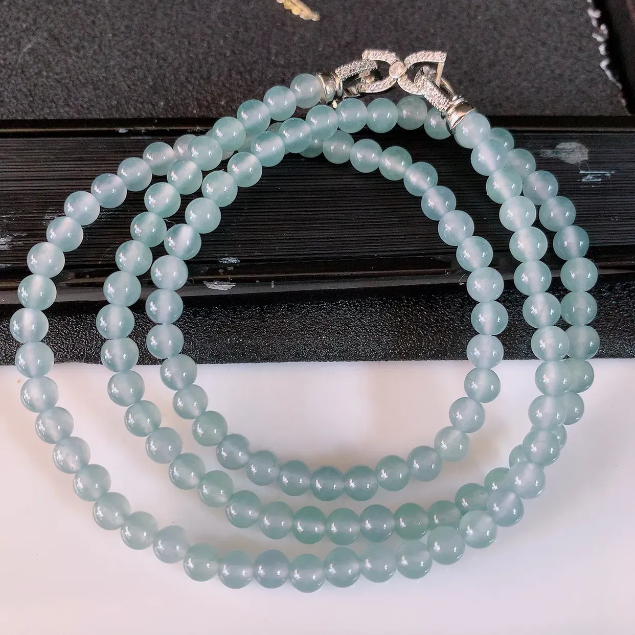 自然光实拍，冰种翡翠圆珠项链  翡翠珠链 （装饰扣）玉质细腻  冰清玉润  颜色漂亮  #001.1取一尺寸4.8mm