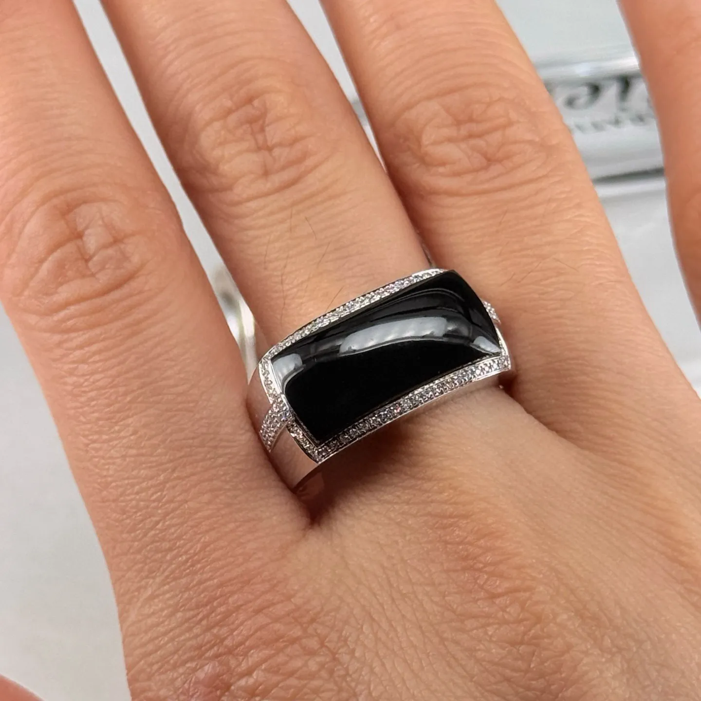 精品18k墨翠豪镶男戒 种好色正 黑度极好 打灯通透 油性十足 尺寸18.5