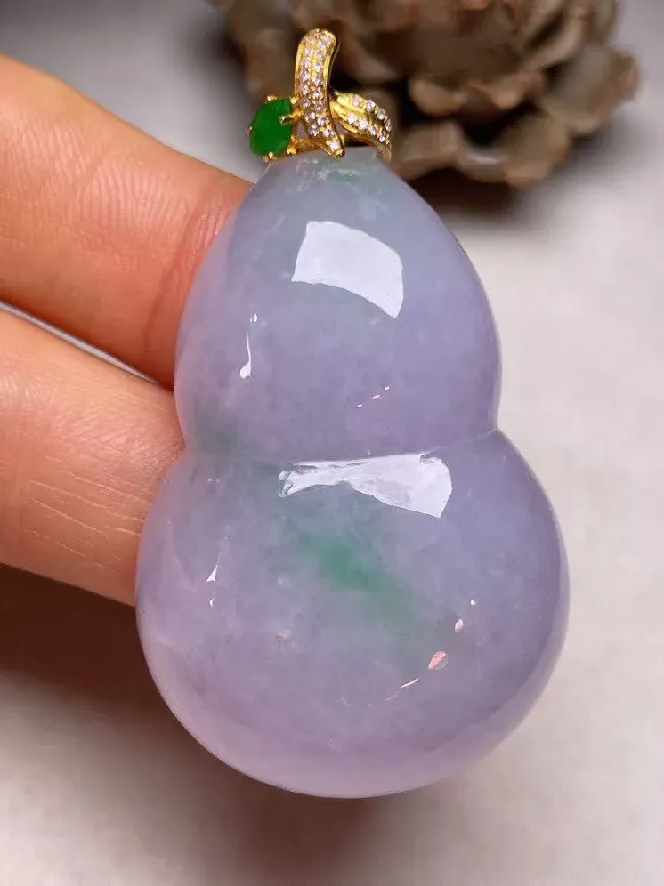 冰糯种紫罗兰葫芦吊坠、真金真钻镶嵌，种水好，玉质细腻 .裸石尺寸 44.0*28.5