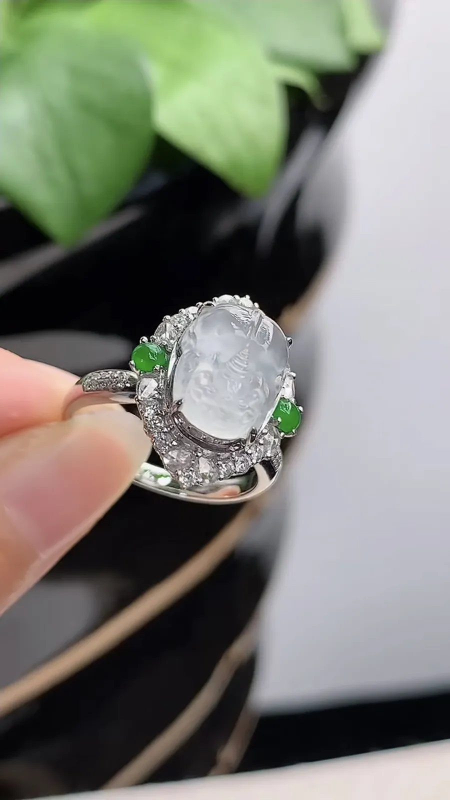 a货翡翠冰种18K金伴钻镶嵌白月光招财貔貅戒指 圈口17.4裸石尺寸11.3×8.5mm 重量4.28g 1211