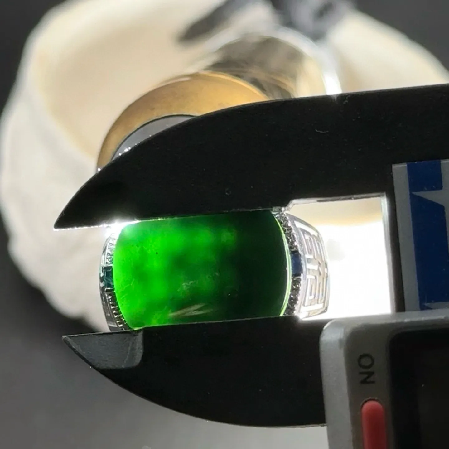 精品18k墨翠马鞍男戒 种好色正 黑度极好 打灯通透 油性十足 尺寸16.1