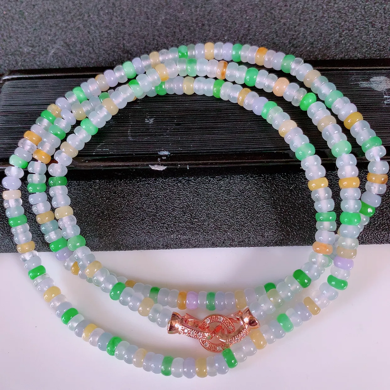 自然光实拍，冰种多彩翡翠项链  多宝翡翠珠链 （装饰扣）玉质细腻  冰清玉润  颜色漂亮  #001.1取一尺寸4.5mm