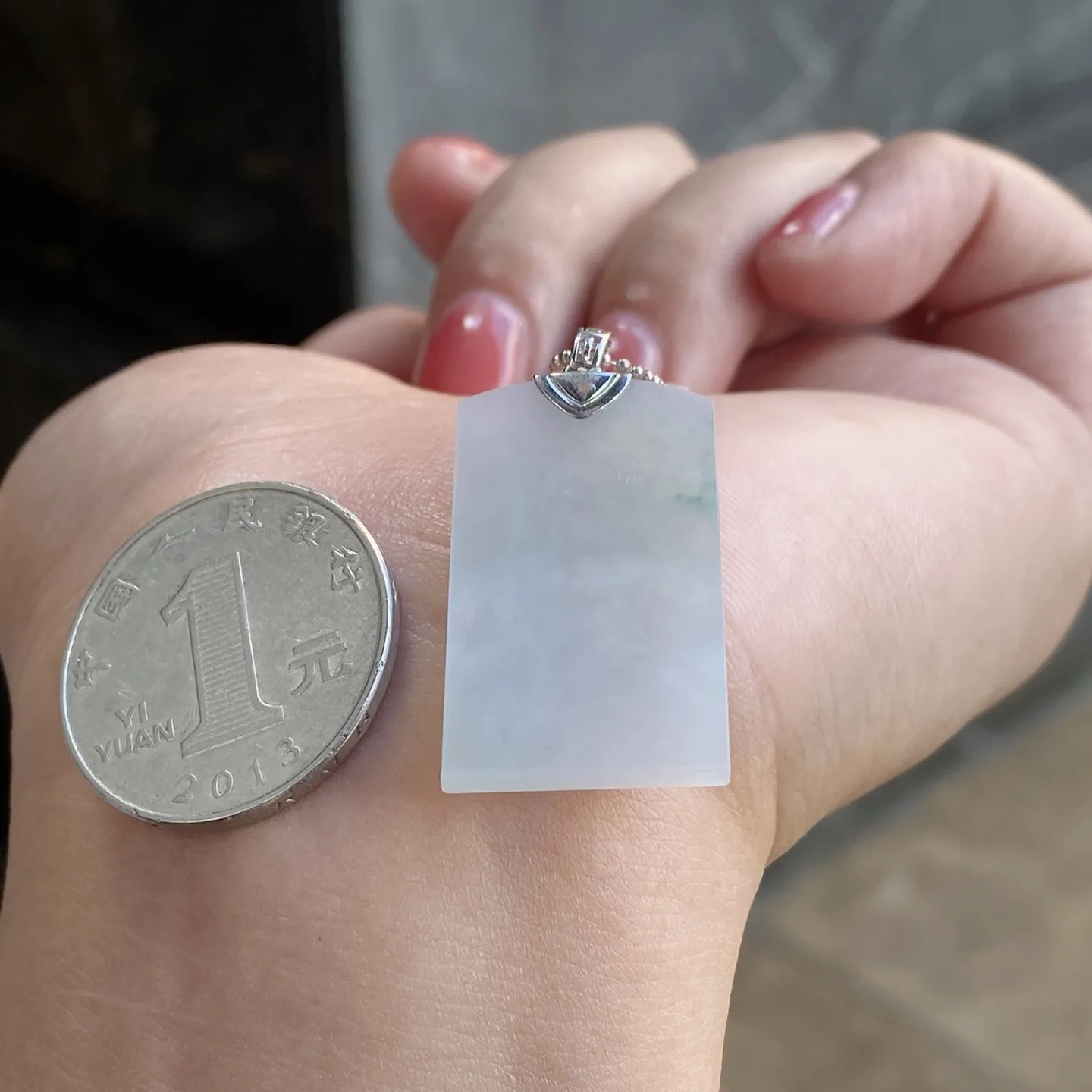 冰糯种飘花无事牌吊坠 尺寸34.2-17.5-3.6毫米