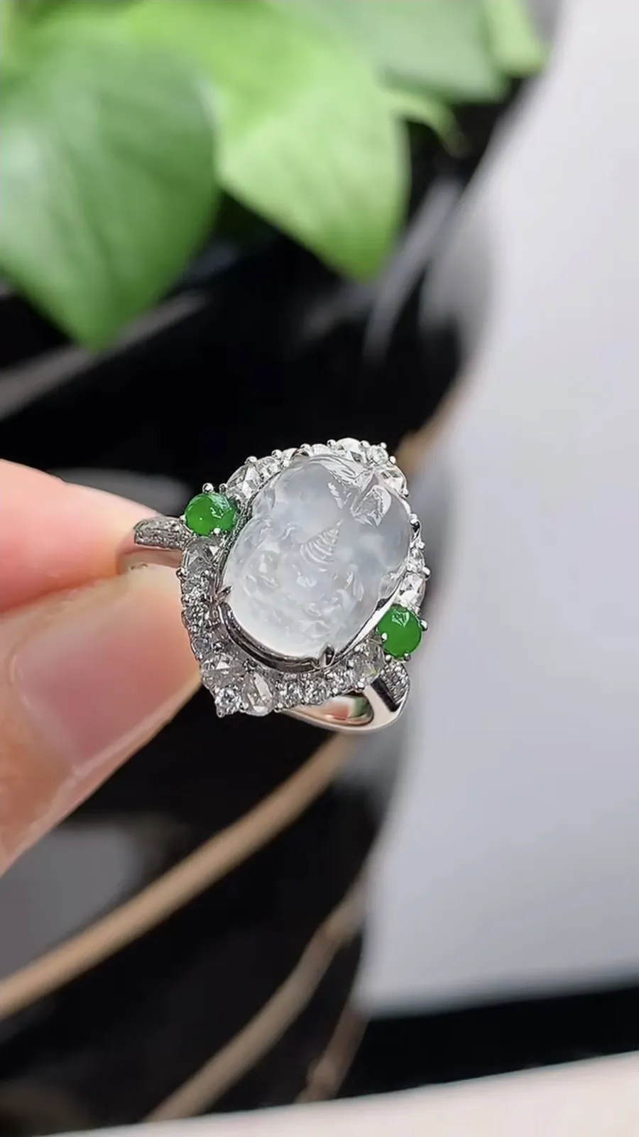 a货翡翠冰种18K金伴钻镶嵌白月光招财貔貅戒指 圈口17.4裸石尺寸11.3×8.5mm 重量4.28g 1211