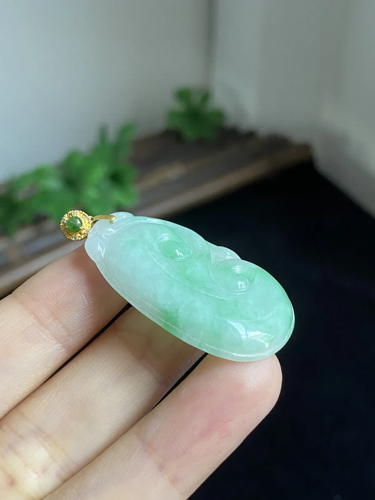 翡翠如意，18k金扣头